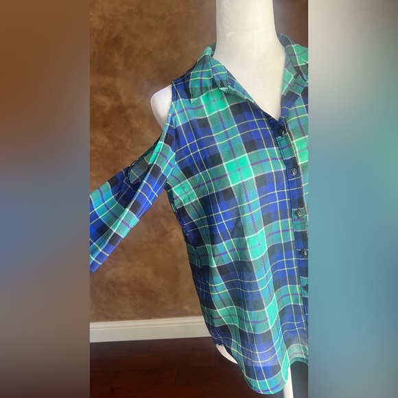 Forever 21 Blue and green plaid chiffon shoulder off top size small - Picture 2 of 7